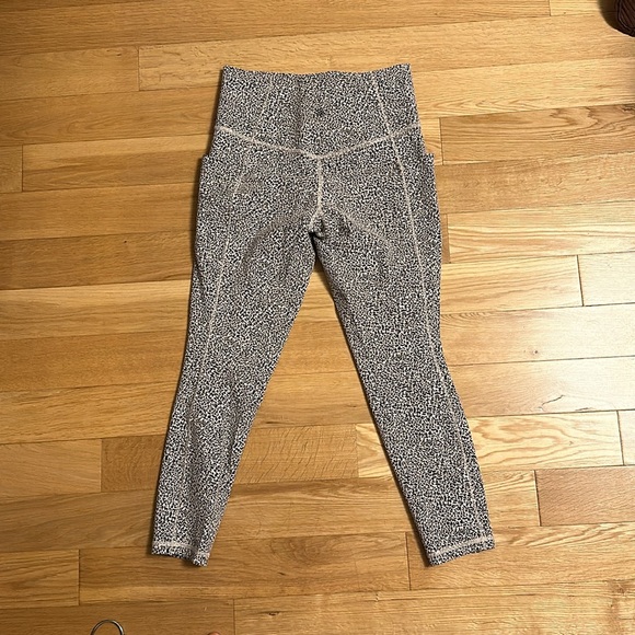 Athleta ULTIMATE STASH HIGH RISE 7/8 TIGHT - Picture 9 of 9